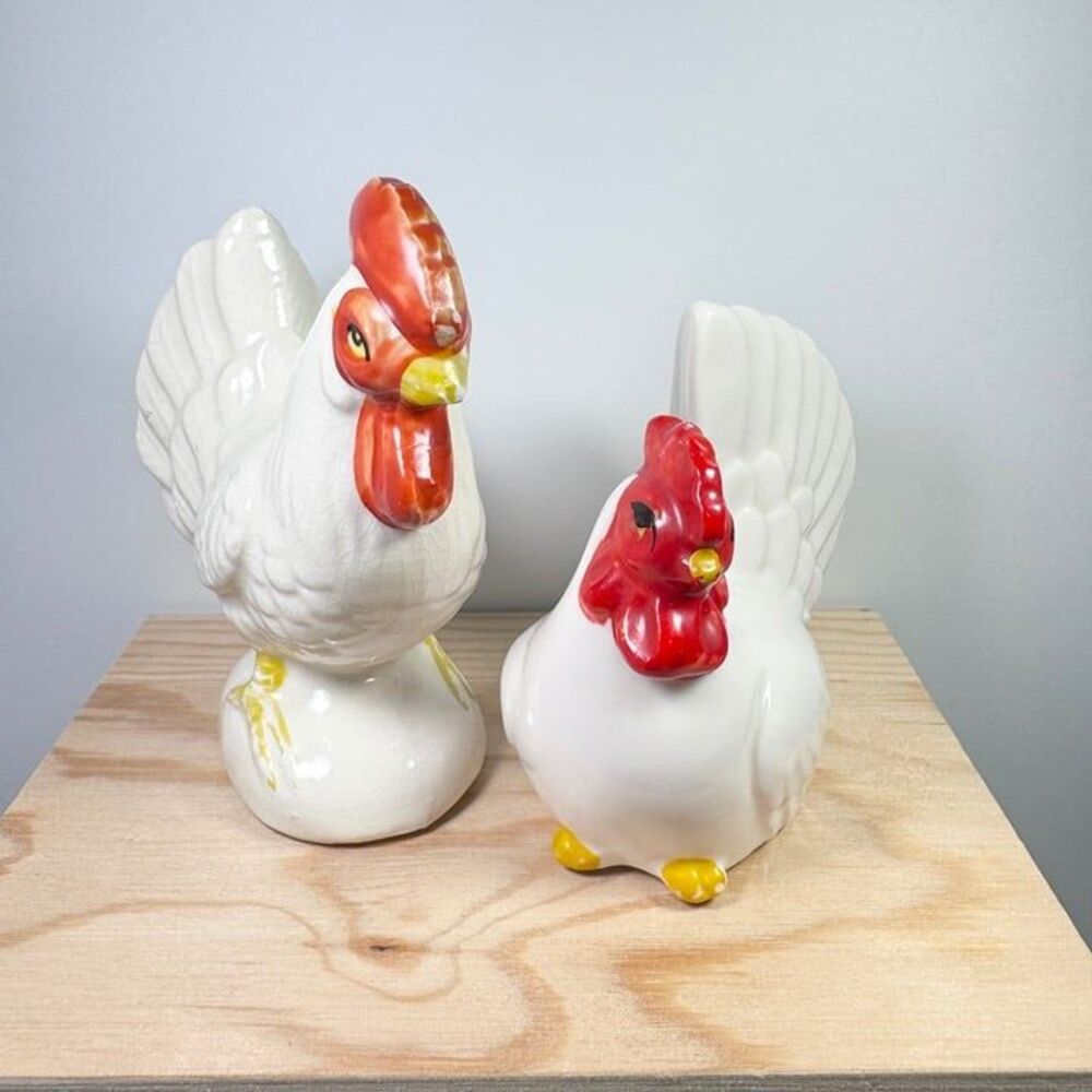 Artmark Rooster and Hen Salt and Pepper Shakers